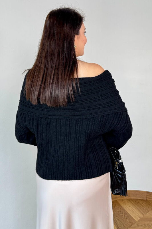 TRK-4552 Siyah Madonna Yaka Fitil Detaylı Triko - 3