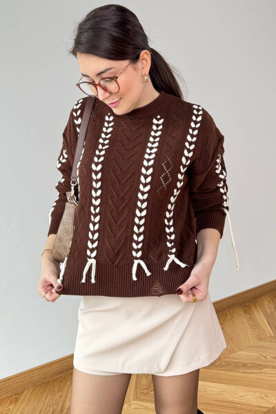 TRK-5313 Kahverengi Britli Örgü Desenli Ajur Detaylı Triko Kazak (1)