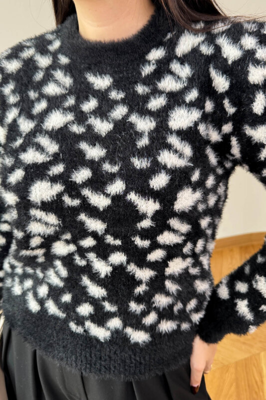 TRK-5324 Siyah Doğal Desen Dokulu Sakallı Bisiklet Yaka Triko Kazak - 2