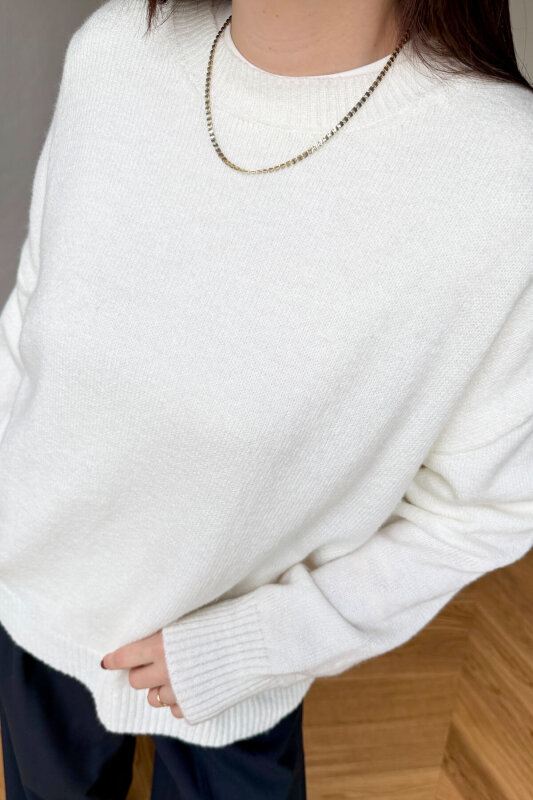 TRK-5326 Ekru Yumoş Dokulu Oversize Triko Kazak - 4