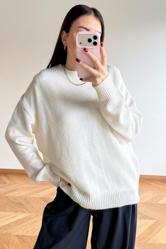 TRK-5326 Ekru Yumoş Dokulu Oversize Triko Kazak - 2