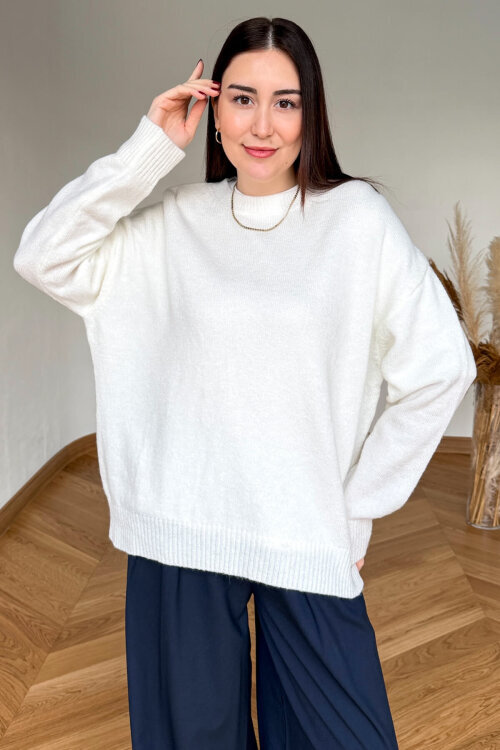 TRK-5326 Ekru Yumoş Dokulu Oversize Triko Kazak 