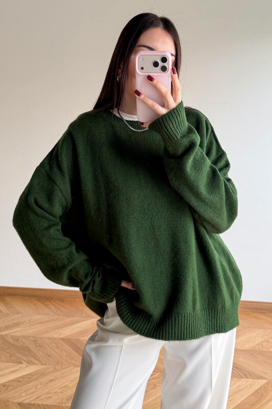 TRK-5326 Koyu Yeşil Yumoş Dokulu Oversize Triko Kazak  - 5