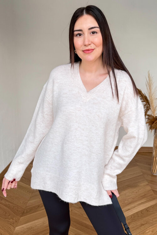 TRK-5327 Ekru Yumoş Dokulu V Yaka Oversize Triko Kazak 