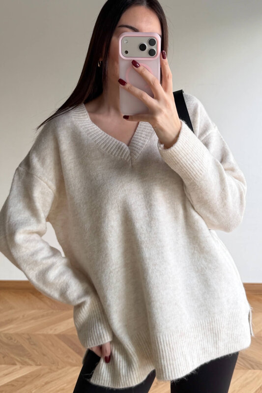 TRK-5327 Ekru Yumoş Dokulu V Yaka Oversize Triko Kazak - 5