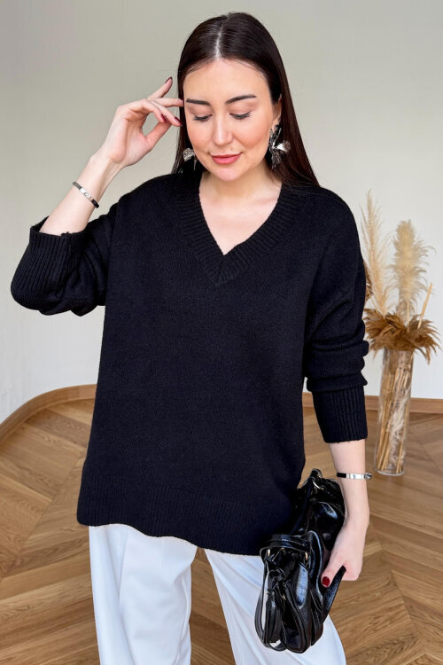 TRK-5327 Siyah Yumoş Dokulu V Yaka Oversize Triko Kazak 
