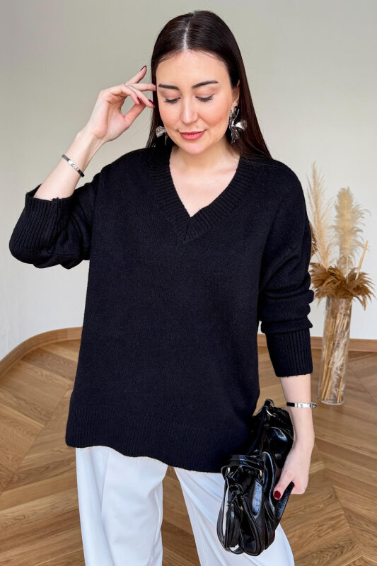 TRK-5327 Siyah Yumoş Dokulu V Yaka Oversize Triko Kazak - 1