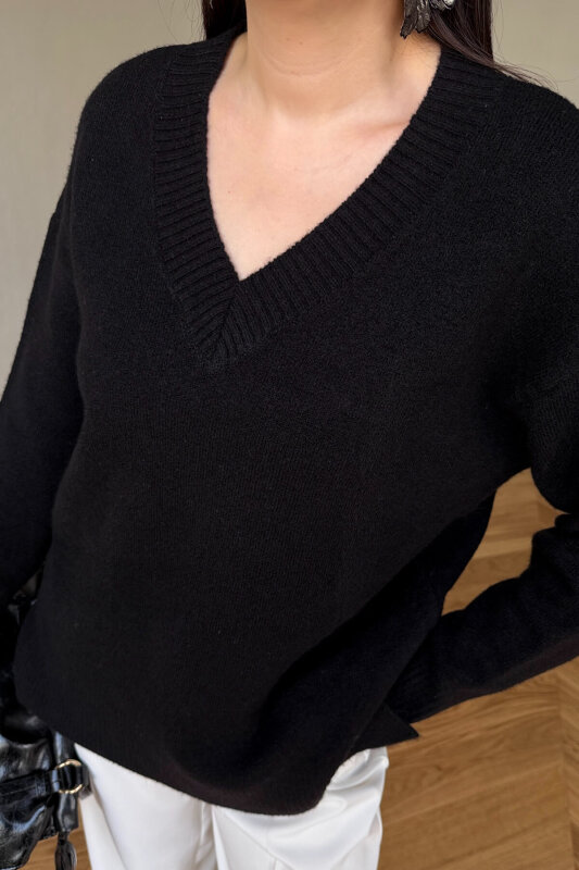 TRK-5327 Siyah Yumoş Dokulu V Yaka Oversize Triko Kazak - 4