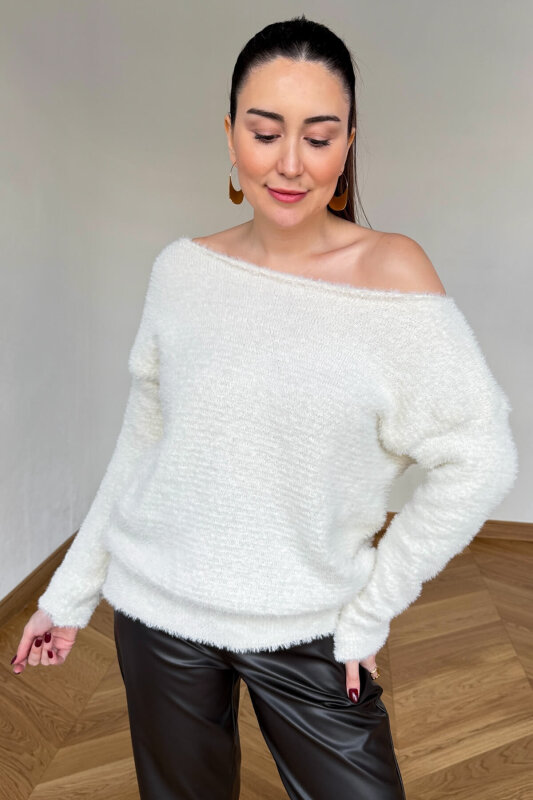 TRK-5329 Ekru Kayık Yaka Yumuşak Dokulu Sakallı Kazak - 1