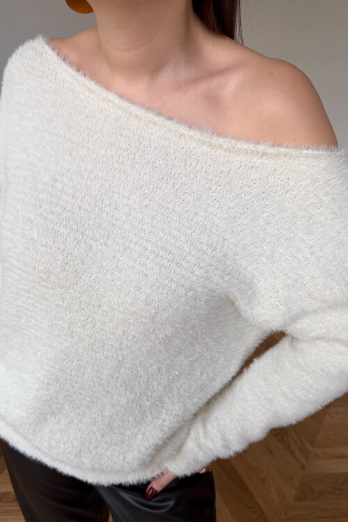 TRK-5329 Ekru Kayık Yaka Yumuşak Dokulu Sakallı Kazak - 2