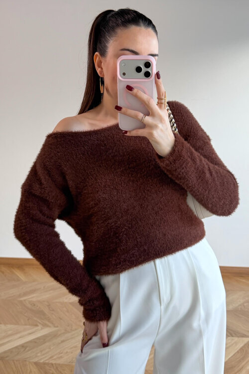 TRK-5329 Kahverengi Kayık Yaka Yumuşak Dokulu Sakallı Kazak - 2