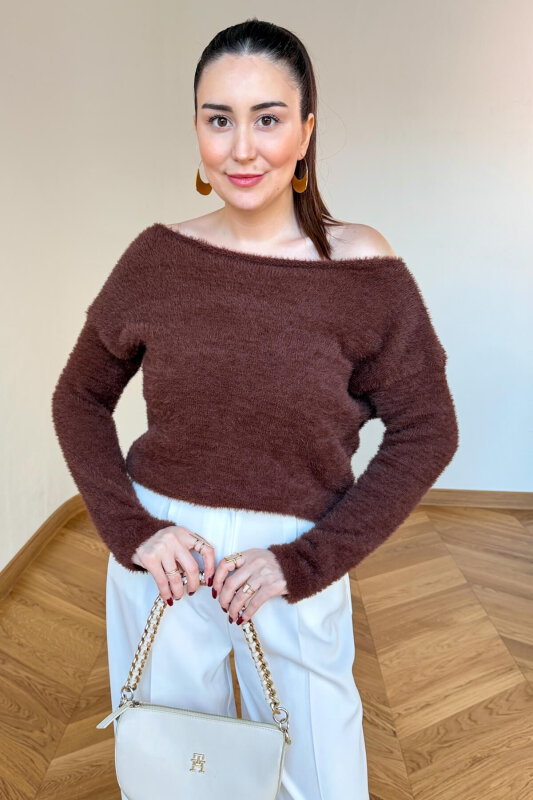 TRK-5329 Kahverengi Kayık Yaka Yumuşak Dokulu Sakallı Kazak - 3