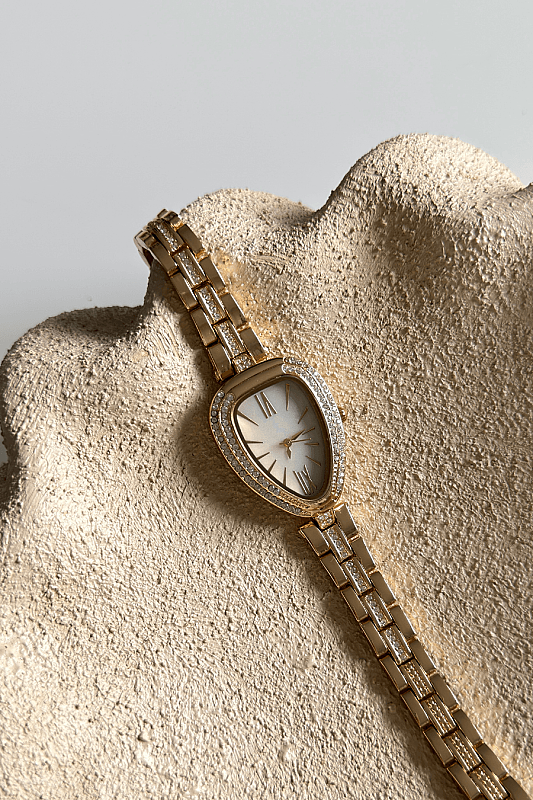 Zorel Beyaz Taşlı Damla Kadran Özel Tasarım Gold Çelik Kordon Kadın Kol Saati  - 1